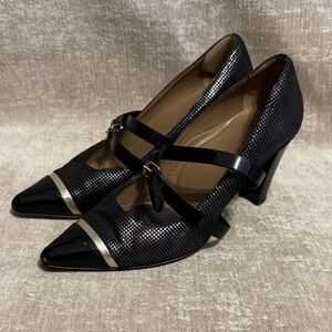 Anyi Lu Stefania Mary Jane pumps with a black patent leather cap-toe